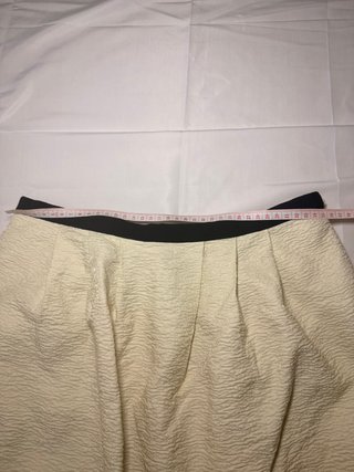 Falda corta Forever 21 crema con textura - Talla S