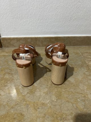 Sandalias cuña marrón talla 38