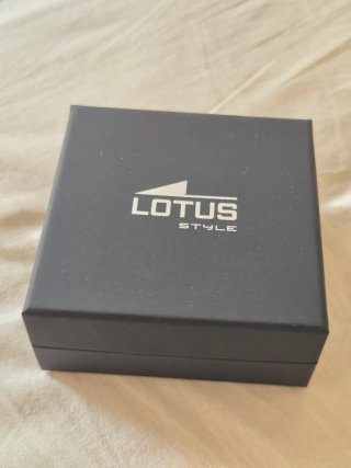 Pulsera LOTUS trenzada cuero cierre plateado.