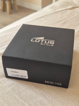 Pulsera LOTUS trenzada cuero cierre plateado.
