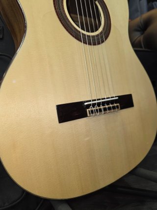 Guitarra flamenca de palosanto mexicano