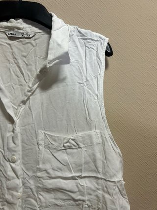 Camisa sin mangas blanca