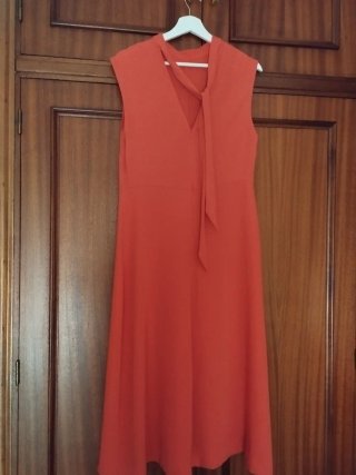 Vestido naranja midi sin mangas