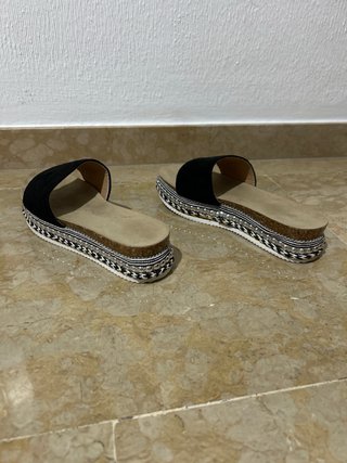 Chanclas plataforma negras talla 38