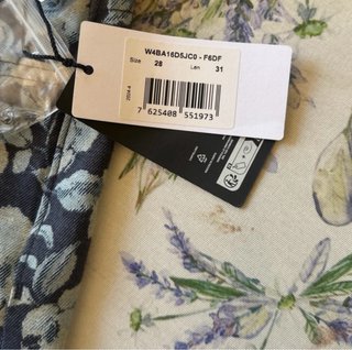 Pantalón vaquero Guess estampado floral