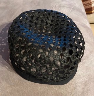 Gorro NATURA negro tejido con visera talka pequeńa