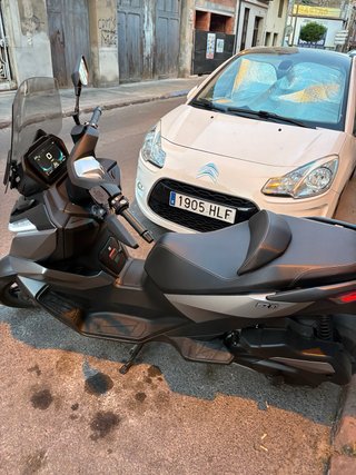 Maxi Scooter Negra y Plateada