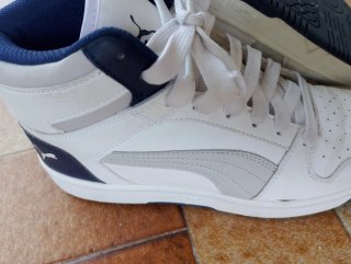 Scarpe Puma bianche e blu