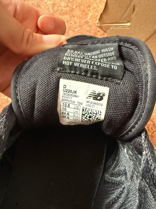 Deportivas New Balance 220 Negras y Blancas