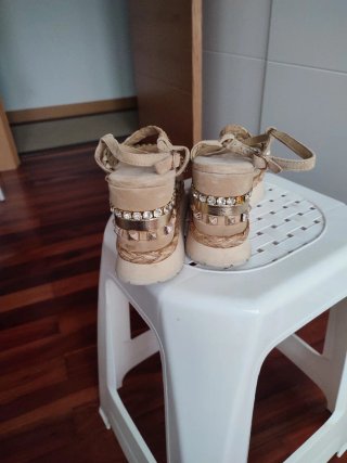 Sandalias cuña Alma en Pena doradas