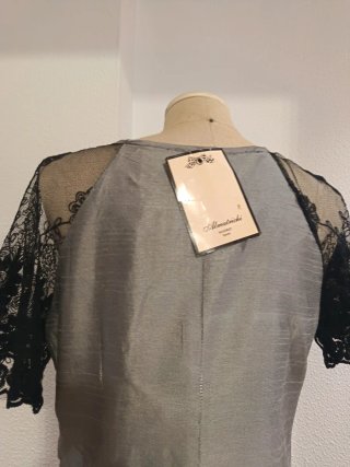 Vestido Almatrichi Gris con Encaje Negro