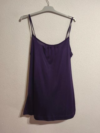 Top de tirantes morado con volantes DKNY
