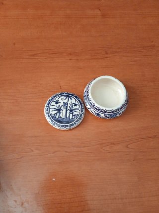 Cajita de cerámica decorada