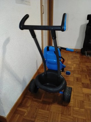 Triciclo infantil azul y negro
