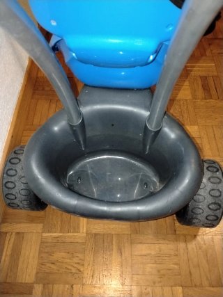 Triciclo infantil azul y negro