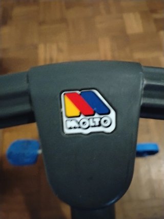 Triciclo infantil azul y negro