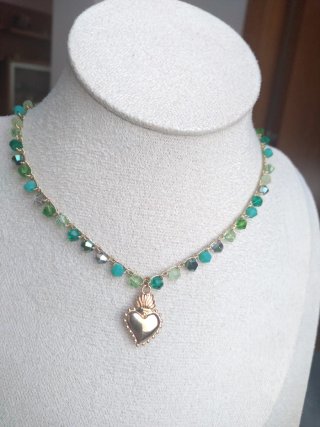 Collana girocollo con cuore dorato