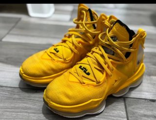 Zapatillas Nike Lebron Amarillas