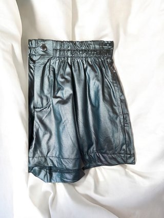 Shorts polipiel negros