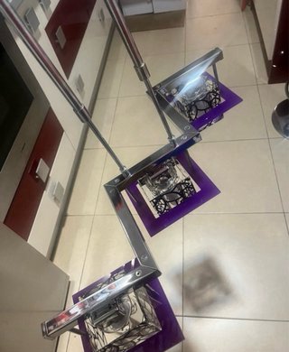 Lámpara colgante y de mesitas de noche.
