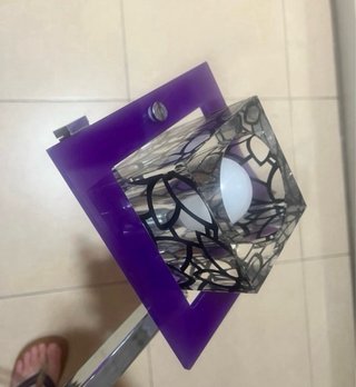 Lámpara colgante y de mesitas de noche.