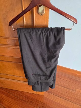 Traje negro STRONG WEARS