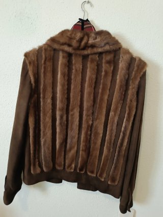 Cazadora de ante y pelo marrón