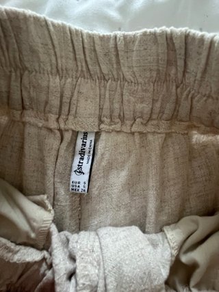 Conjunto lino Stradivarius beige y blanco