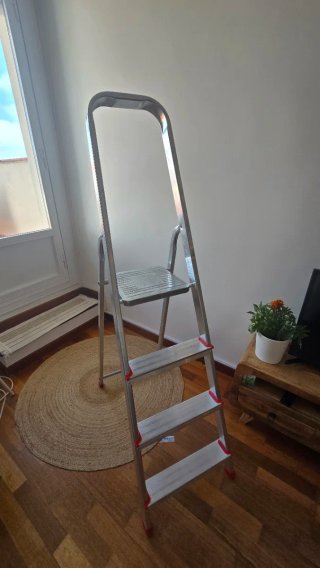 Escalera aluminio 4 peldaños plegable