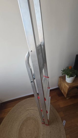 Escalera aluminio 4 peldaños plegable