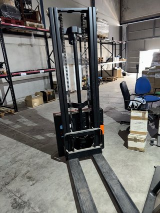 Apilador eléctrico STAX 1000kg