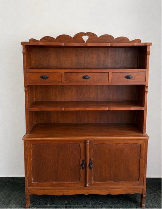 Credenza in legno di noce