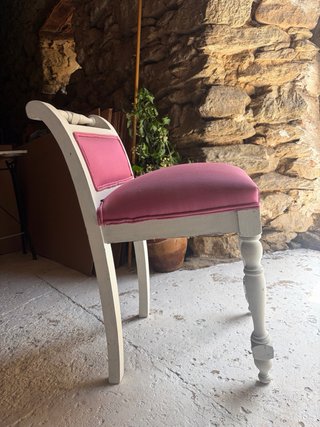 Silla tocador restaurada beige y rosa