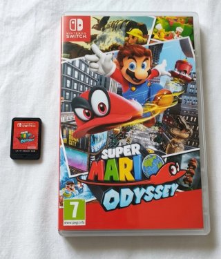 Nintendo Switch + Super Mario Odyssey
