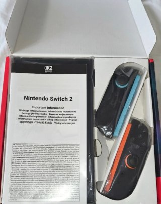 Nintendo Switch + Super Mario Odyssey