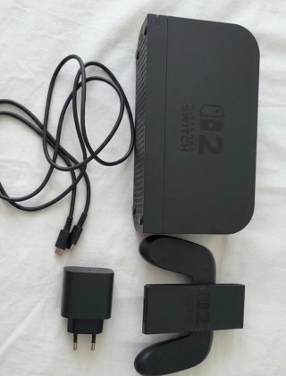 Nintendo Switch + Super Mario Odyssey