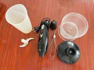 Batidora de mano Solac con accesorios