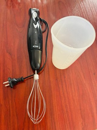 Batidora de mano Solac con accesorios