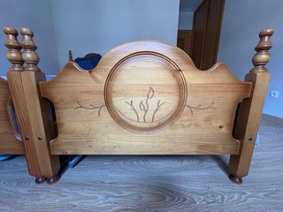 Due letti singoli 90x190 + Comodino in legno