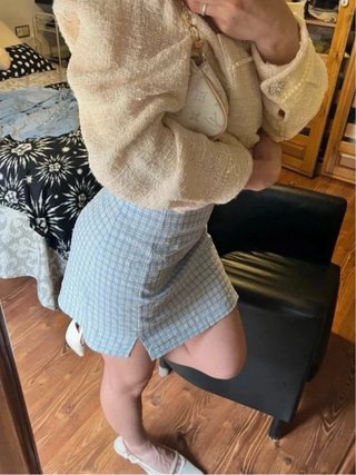 Falda mini cuadros azul bebé con aberturas y2k