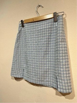 Falda mini cuadros azul bebé con aberturas y2k