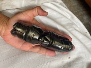 Figuras de obsidiana dorada talladas