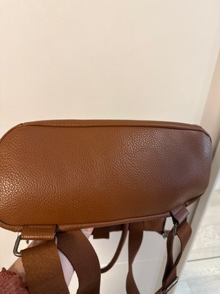 Mochila ligera de cuero sintetico marrón