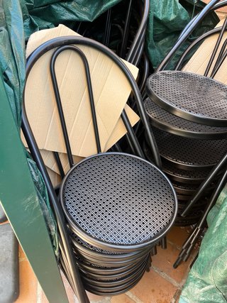 Nuove sedie metalliche nere