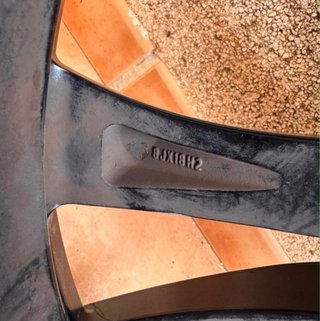 Llantas 18” con neumáticos Pirelli