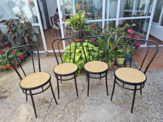 4 Sedie Metalliche con Sedile in Rattan