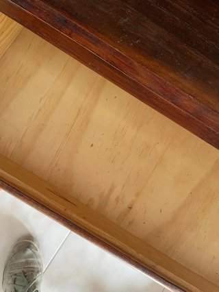 Librería de madera con cajones