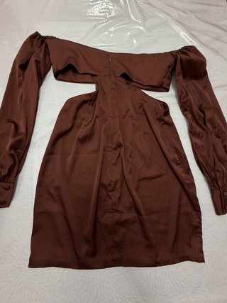 Vestido corto marrón satinado