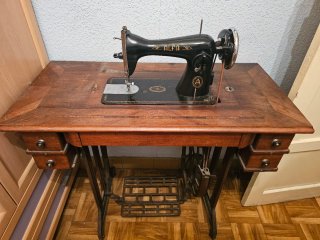 Máquina de coser antigua Alfa