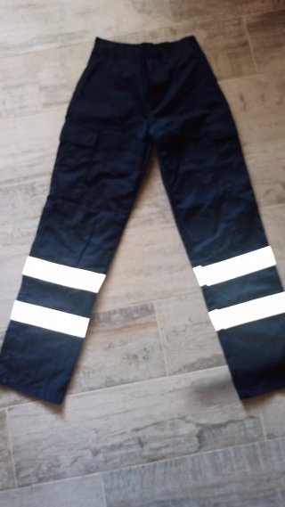 Pantaloni da lavoro blu con riflettenti